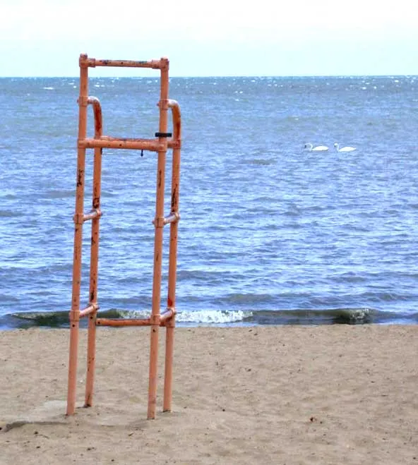 Public beach in St. Clair Shores (taken Sept. 28, 2004)
© 2004 Matthew Trump